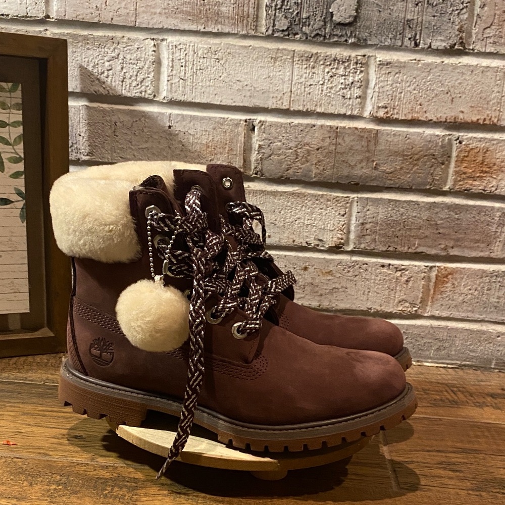 Timberland Brown Ankle Boots with Cream Accents-rp